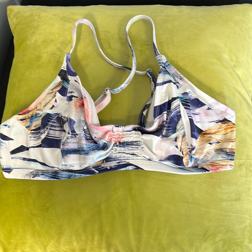 #V——ATHLETA BIKINI TOP SIZE 34 B/C